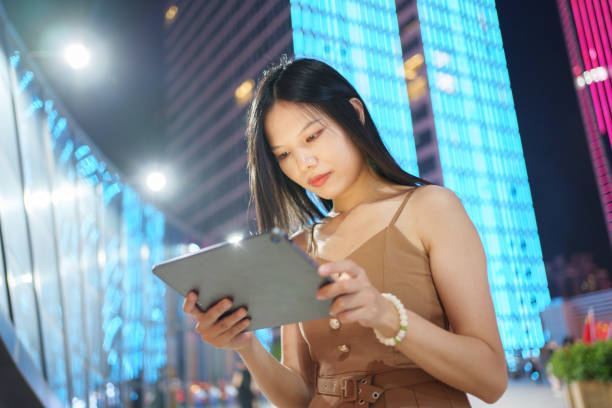 istock The impact of tablet computers on people’s lives 1698046610