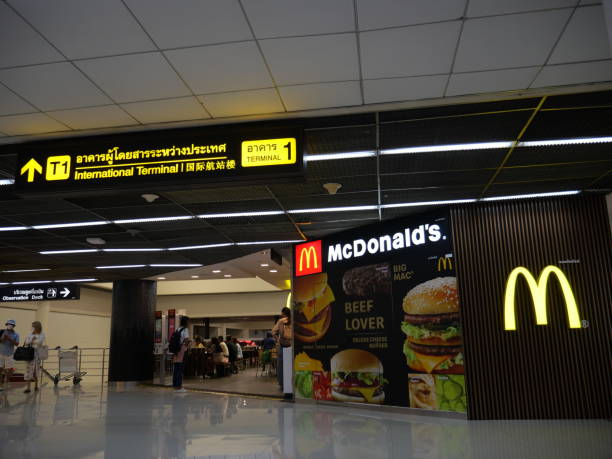 mcdonald's restaurant - bangkok mcdonalds fast food restaurant asia стоковые фото и изображения