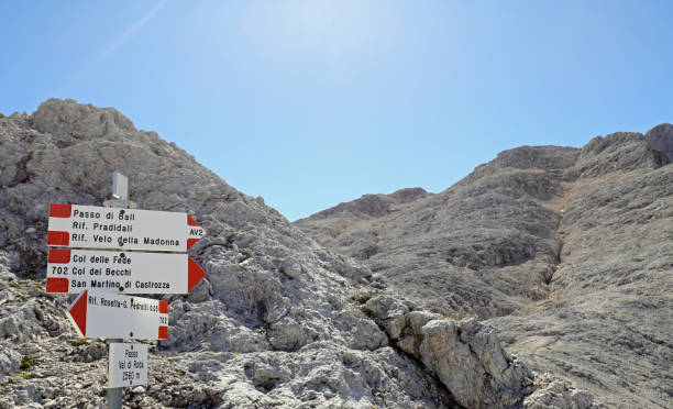 istock Trail marker in the mountain path with place in italian language 1698370242
