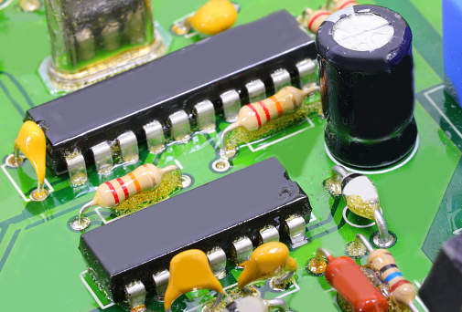 electronic circuit with miniaturized components and resistors and capacitors
