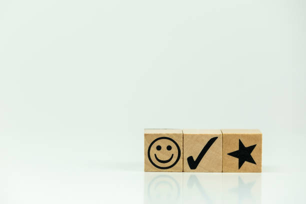 istock Positive review with smiley face and star 1698475358