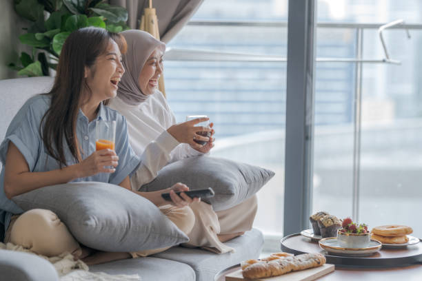 istock Friends and Food 1698625090