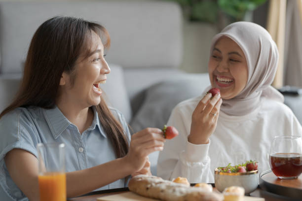 istock Friends and Food 1698625643