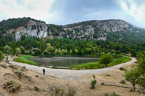 ll laghetto di Mandria del Conte è custodito nel Parco delle Madonie e più precisamente nel territorio del comune di Isnello