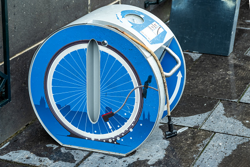 Automatic tire inflator for bicycle , this device is used to inflate the tyre with low air