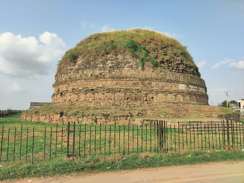 The Mankiala Stupa has a rich history but unfortunatley it is forgotton, located in the middle of village called mankiala village near rawat GT Road.