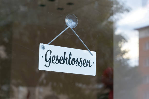 closed store in a city center in Germany Sign with German inscription Geschlossen on a dirty shop window in the city center of Magdeburg in Germany. Translation: Closed closed sign stock pictures, royalty-free photos & images