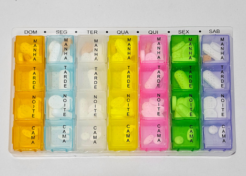 Keep the medicines for a week. Each day has a color.