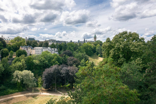 luxembourg le parc de la ville vu en vue d’oiseau par une belle journée d’été - birdview photos et images de collection