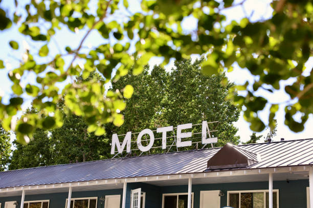 Block letters make up the rooftop motel sign