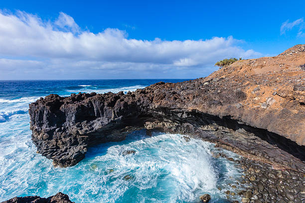 rocky costaline di la palma - rocky coastline spain la palma canary islands foto e immagini stock