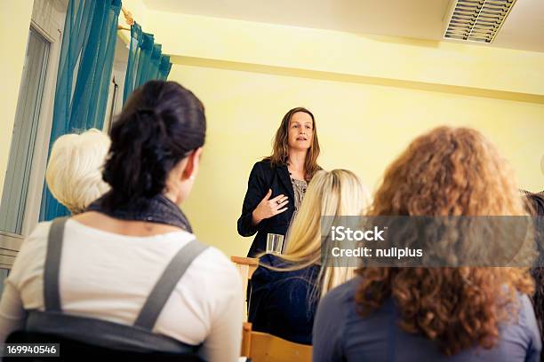 Apenas Seminário De Mulheres - Fotografias de stock e mais imagens de 30-39 Anos - 30-39 Anos, Adulto, Adulto de idade mediana