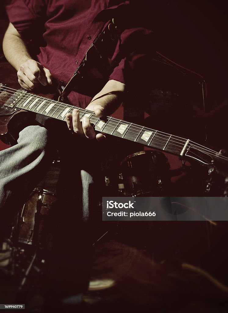 Гитарист играет гитара - Стоковые фото Инди-рок роялти-фри