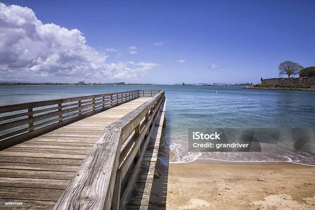 Pier en el viejo San Juan - Foto de stock de Bahía libre de derechos