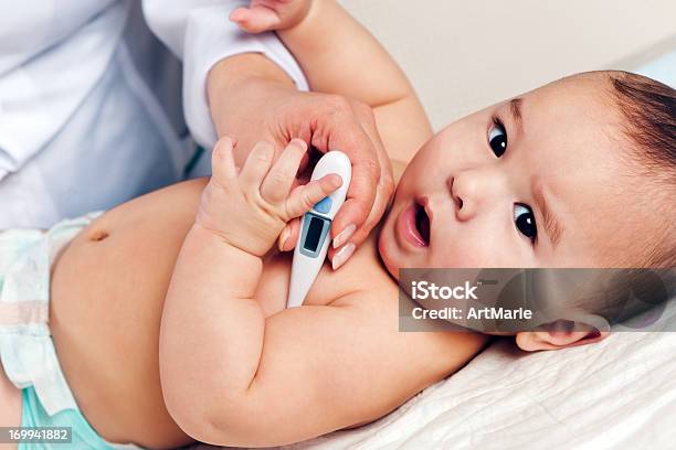 チェック新生児用温度範囲 - 赤ちゃんのストックフォトや画像を多数ご用意 - 赤ちゃん, 温度計, 発熱