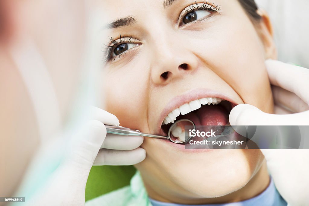 En el dentista. - Foto de stock de Cara humana libre de derechos