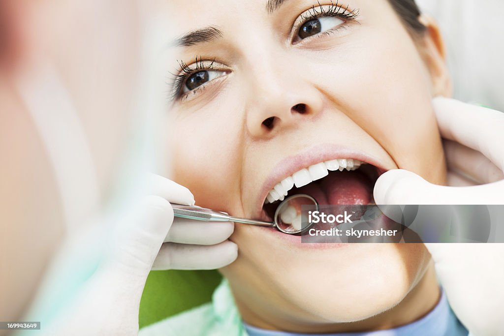 Presso il dentista. - Foto stock royalty-free di Dentista