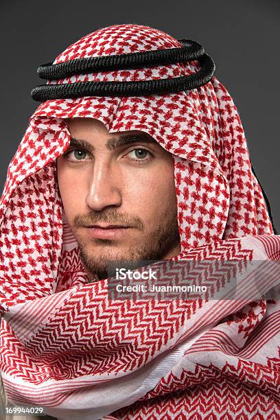 Joven Hombre Del Medio Oriente Foto de stock y más banco de imágenes de Arabia Saudí - Arabia Saudí, Arabia, Recortable