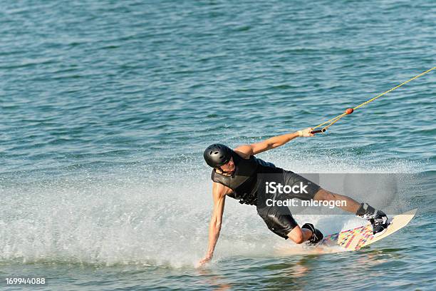 Tabla De Surf Foto de stock y más banco de imágenes de Esquí acuático en tabla de surf - Esquí acuático en tabla de surf, Accesorios de deportes acuáticos, Actividades recreativas