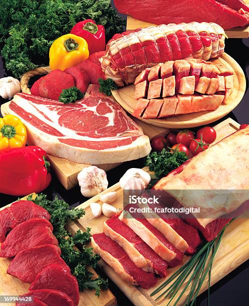 Foto de Variedade De Carnes Cruas e mais fotos de stock de Açougue - Açougue, Carne, Cortar - Atividade