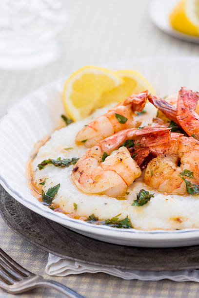 camarão e grits - grits prepared shrimp restaurant food imagens e fotografias de stock