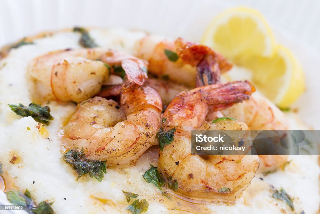 Camarones y Sémola de maíz - Foto de stock de Alimento libre de derechos