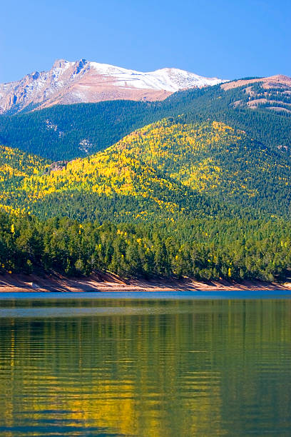 crystal lake na pikes peak - 14000 foot peak zdjęcia i obrazy z banku zdjęć