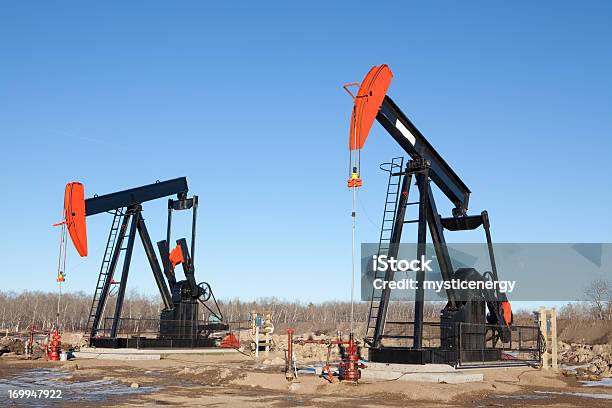 Photo libre de droit de Huile De La Région banque d'images et plus d'images libres de droit de Prix - Prix, Pétrole, Derrick