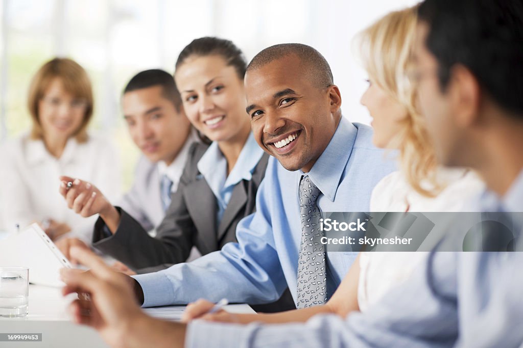 Grupo de empresários a ter uma reunião. - Foto de stock de Afro-americano royalty-free