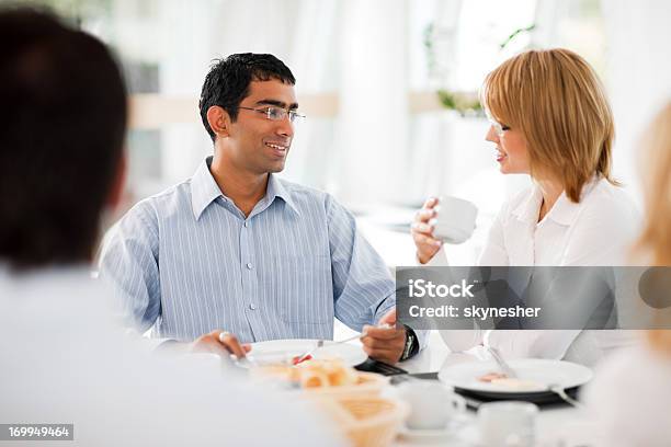 Empresários Tendo Uma Pausa Para Almoço - Fotografias de stock e mais imagens de Povo Indiano - Povo Indiano, Homem de Negócios, Pessoa de negócios