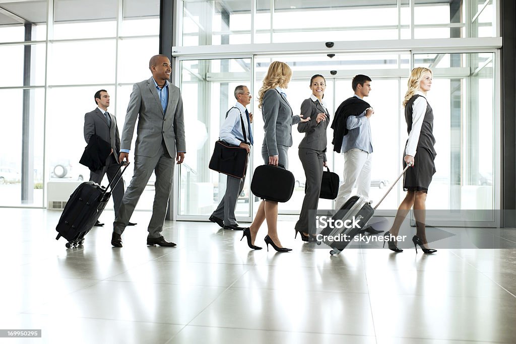 Große Gruppe von Menschen in der multiethnische business corridor - Lizenzfrei Flughafen Stock-Foto