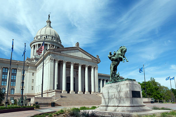 oklahoma state capitol building - oklahoma state capitol - fotografias e filmes do acervo