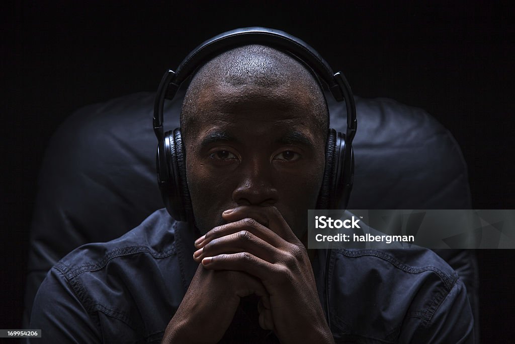 남자 세계를 음악 듣기 - 로열티 프리 녹음실 스톡 사진