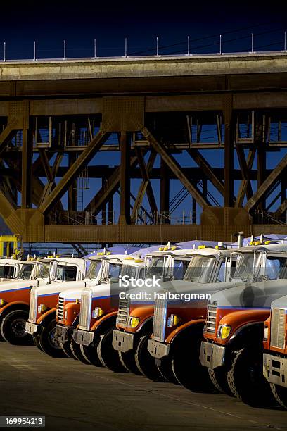 Foto de Misturador De Concreto Caminhões e mais fotos de stock de Frota de veículos - Frota de veículos, Veículo terrestre comercial, Vertical