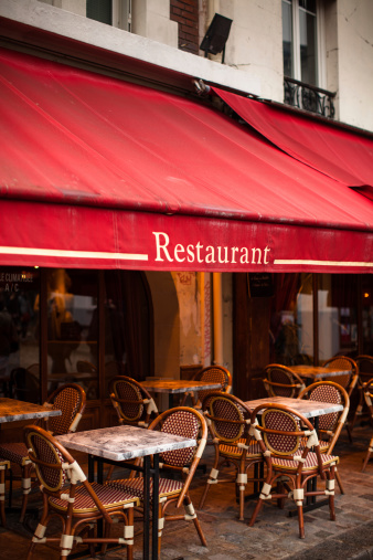 Outdoor street seating at a Parisian restaurant