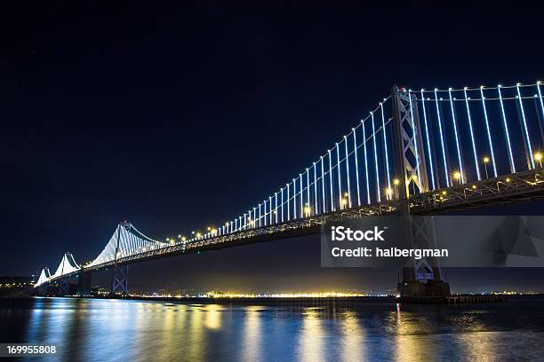 Photo libre de droit de Pont Bay Bridge De San Francisco Avec Éclairage Led banque d'images et plus d'images libres de droit de Californie