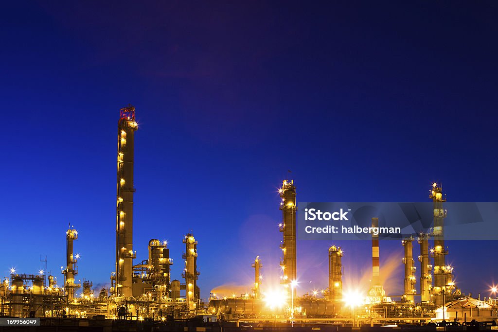 製油所の夕暮れ - 石油精製所のロイヤリティフリーストックフォト