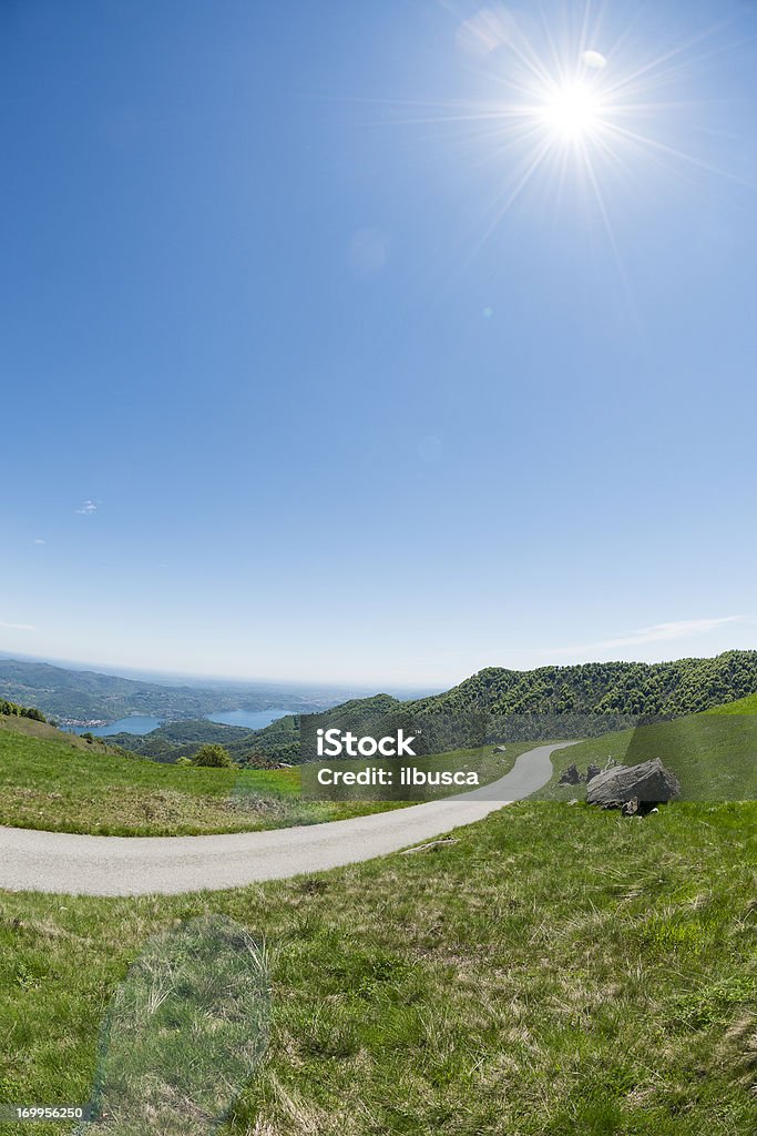 Paisaje de montaña y hill en italiano alpes - Foto de stock de Ojo de pez libre de derechos