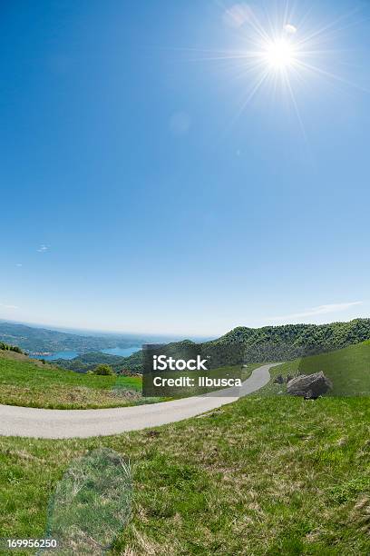 Paisaje De Montaña Y Hill En Italiano Alpes Foto de stock y más banco de imágenes de Ojo de pez - Ojo de pez, Vía, Aire libre