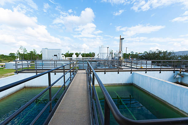 acqua sporca - sewage treatment plant purified water water desalination plant foto e immagini stock