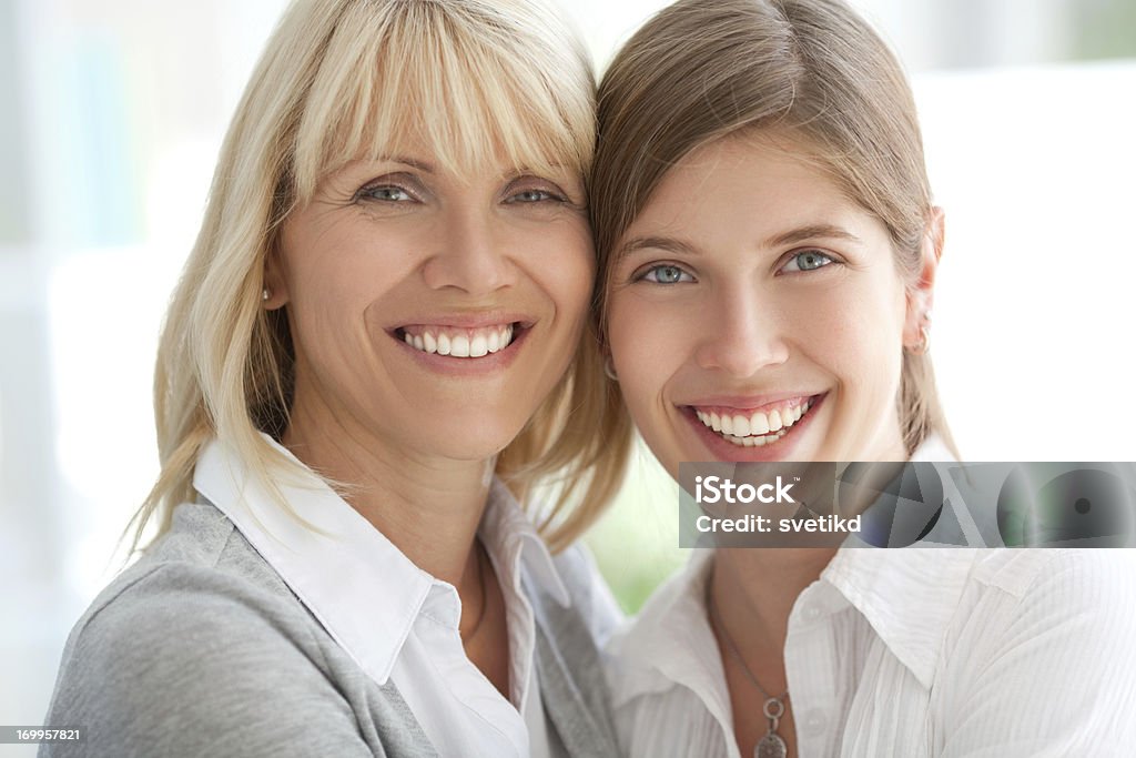 Donna con sua figlia. - Foto stock royalty-free di Caucasico