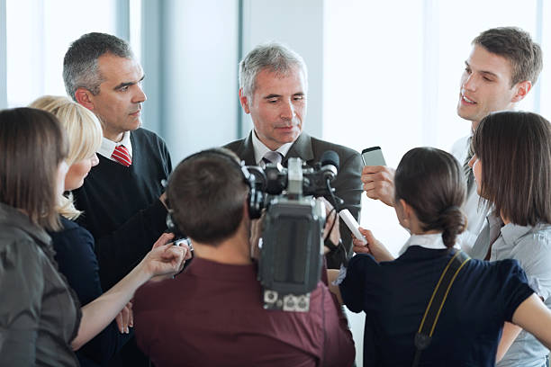 entretien. - interview meeting business women photos et images de collection