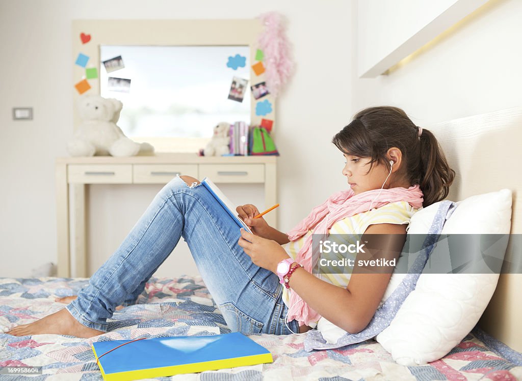 Süße Teenager-Mädchen in Ihrem Zimmer. - Lizenzfrei 10-11 Jahre Stock-Foto