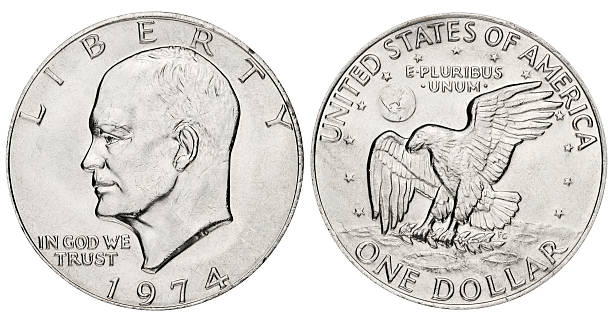 eisenhower dollaro su sfondo bianco - us coin foto e immagini stock