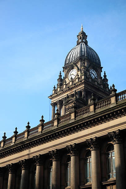 prefeitura da cidade de leeds - leeds england leeds town hall yorkshire uk - fotografias e filmes do acervo