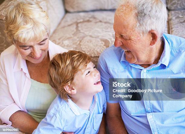 Seguridad En Su Amor Foto de stock y más banco de imágenes de Abuela - Abuela, Abuelo, Abuelos