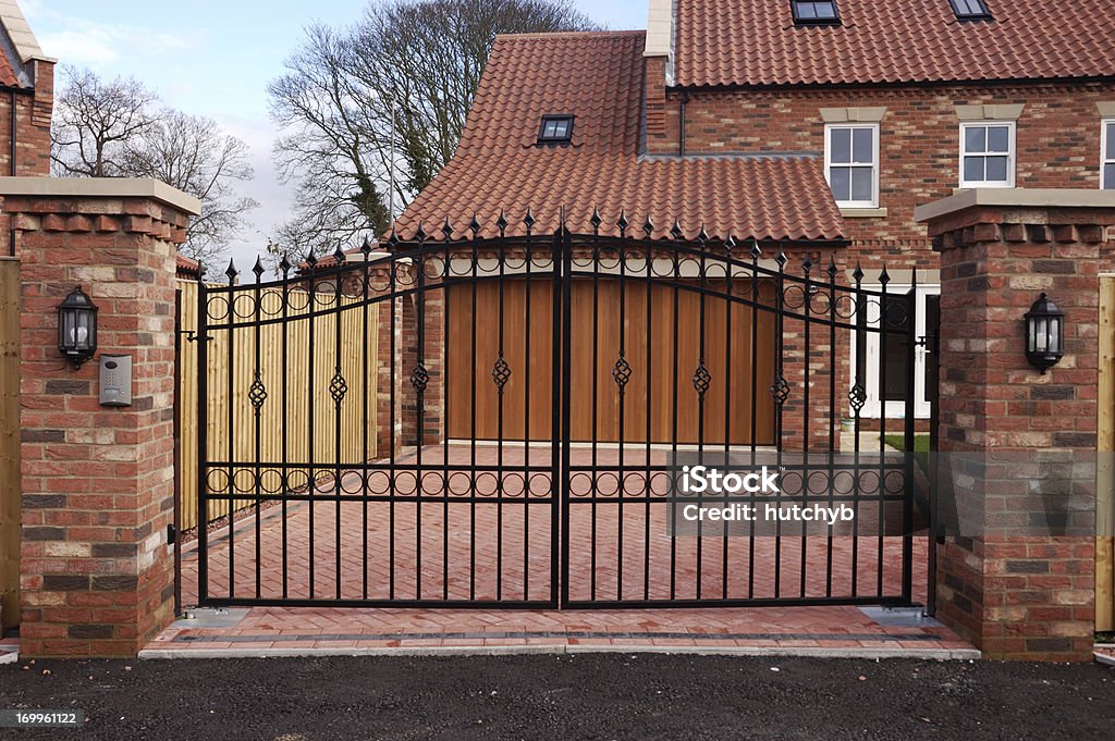 Nueva casa estacionamiento - Foto de stock de Puerta - Estructura libre de derechos