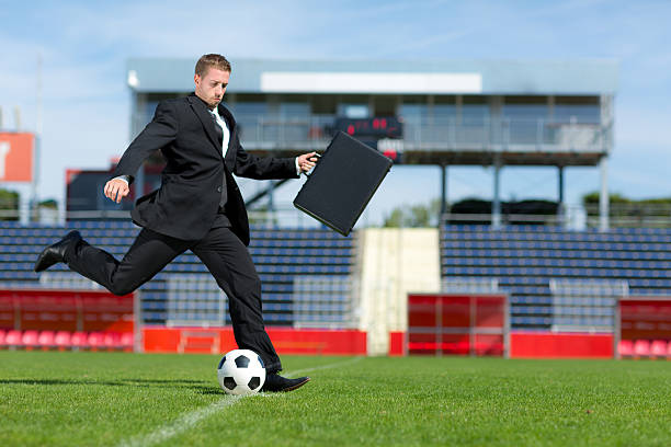 jugador de fútbol de transferencia - suit soccer men sport fotografías e imágenes de stock