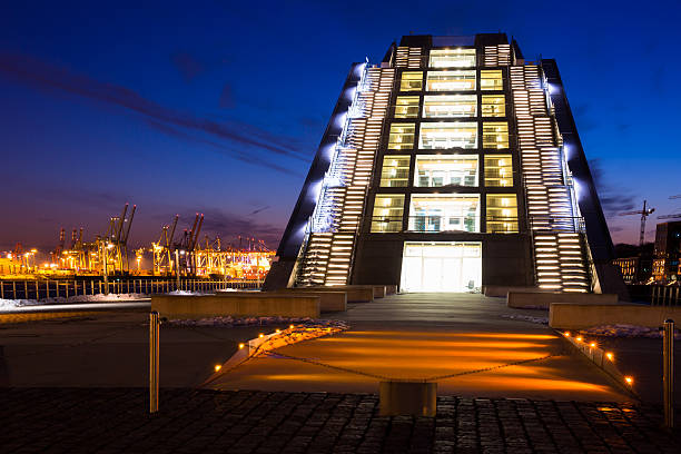 iluminado escadas - hafen containerterminal imagens e fotografias de stock