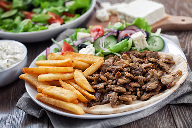 grego giroscópios com batatas e salada - opa! souvlaki of greece imagens e fotografias de stock